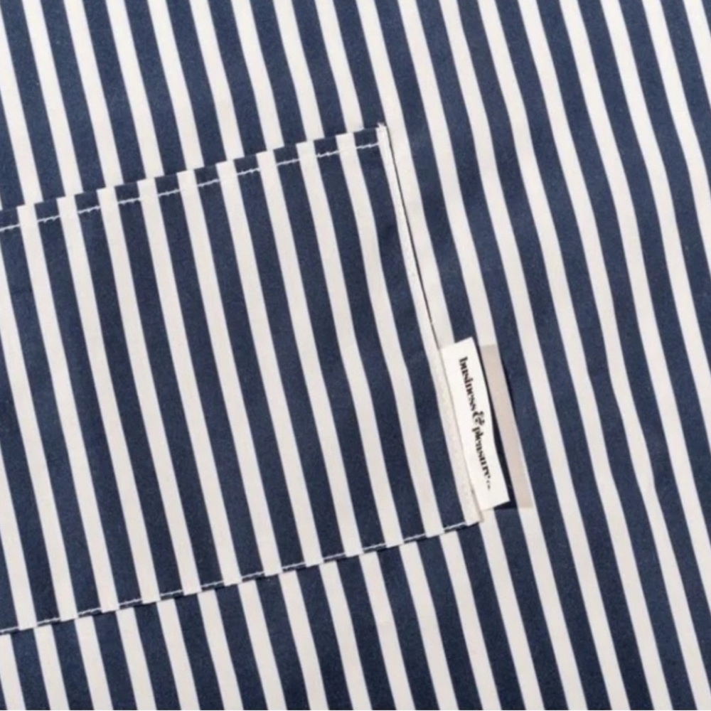 Chef up in Style! Business & Pleasure Navy Striped Apron NWT - Picture 3 of 4